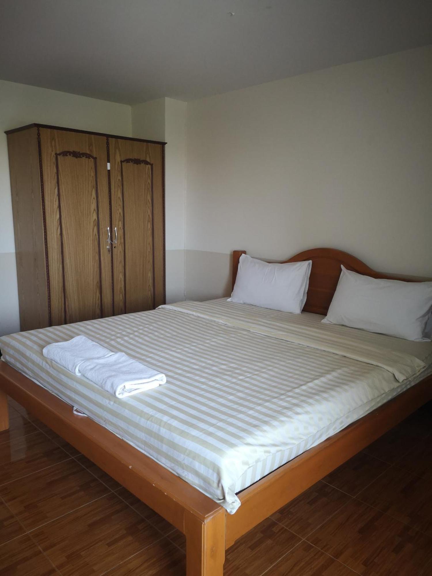 Sab Suwarn Mansion Hotel Suphan Buri Buitenkant foto