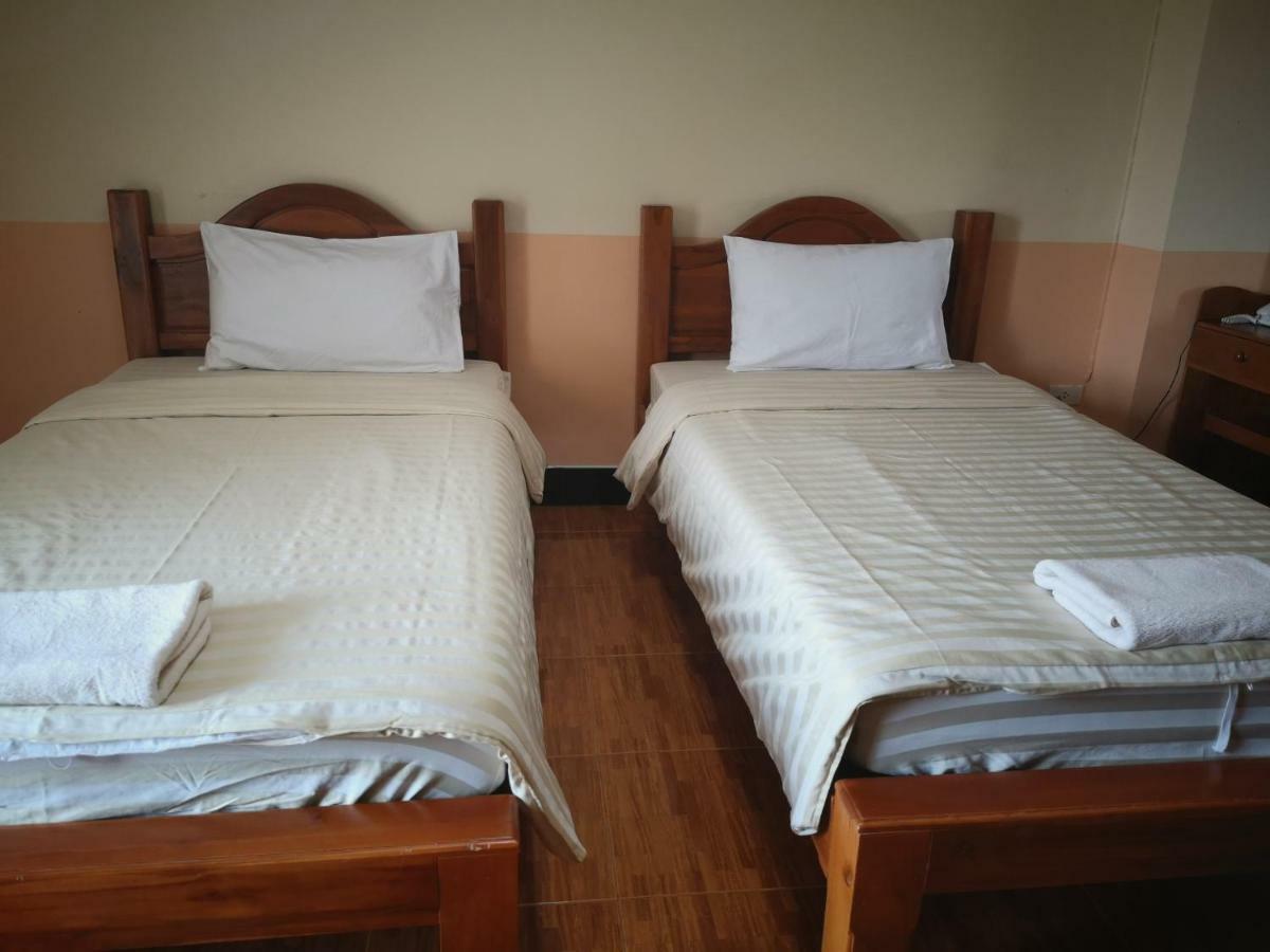 Sab Suwarn Mansion Hotel Suphan Buri Buitenkant foto